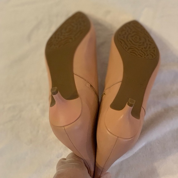 Taryn Rose New "Nora Luxe Leather" Sea Shell (Tannish Peach) Booties, Size 11! - Picture 7 of 8